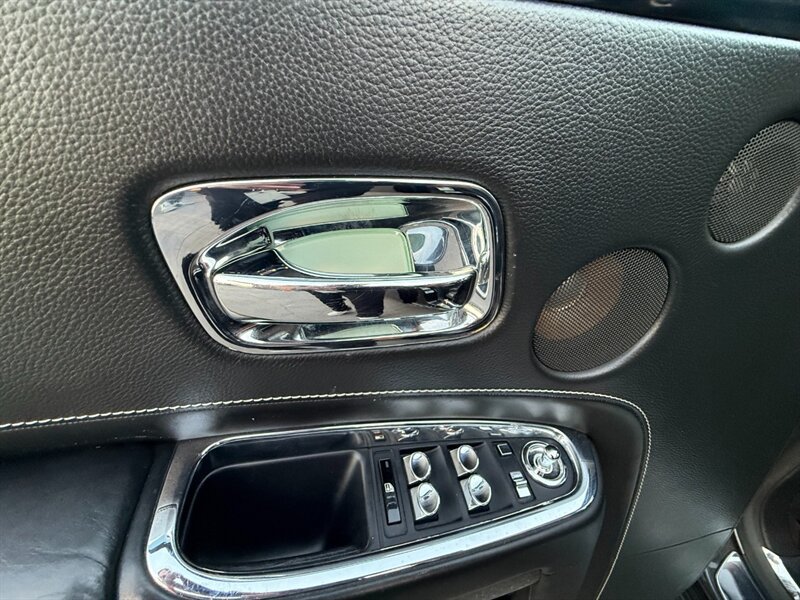Used 2015 Rolls-Royce Ghost RWD image 17