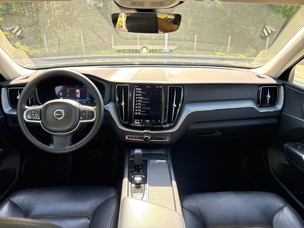 Used 2023 Volvo XC60 B5 Core FWD image 16