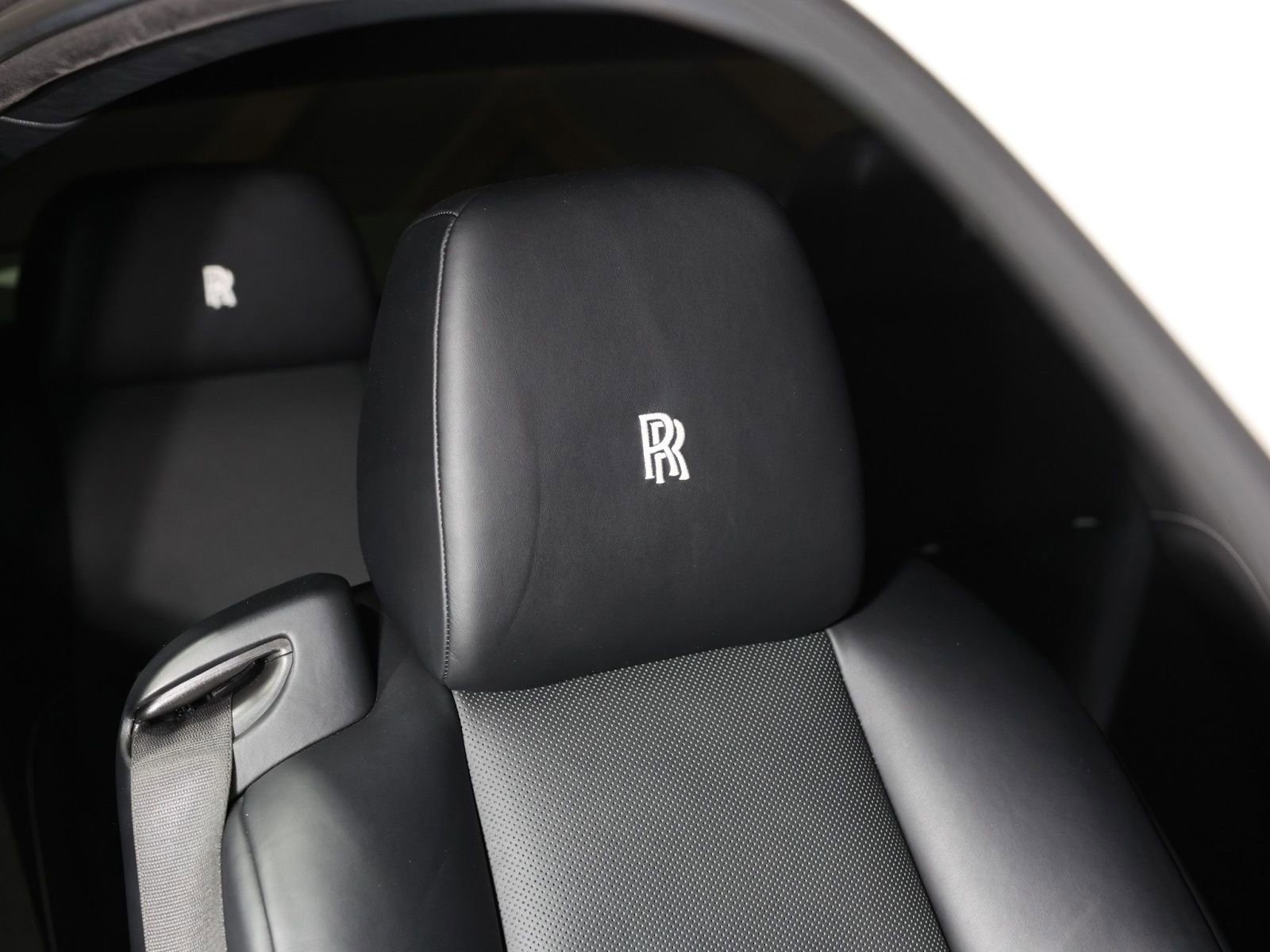 Used 2019 Rolls-Royce Wraith RWD image 40