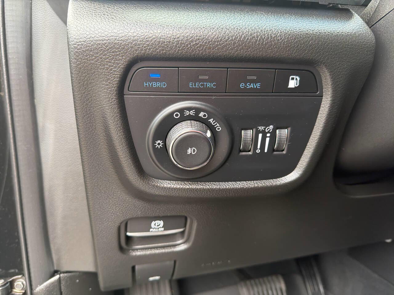 Used 2023 Jeep Grand Cherokee Overland w/ Luxury Tech Group IV image 44