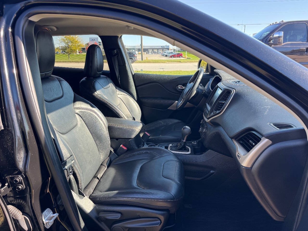 Used 2017 Jeep Cherokee Limited AWD/4WD image 14