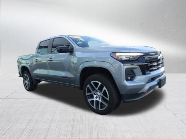 Used 2024 Chevrolet Colorado Z71 w/ Z71 Convenience Package 2 AWD/4WD image 3