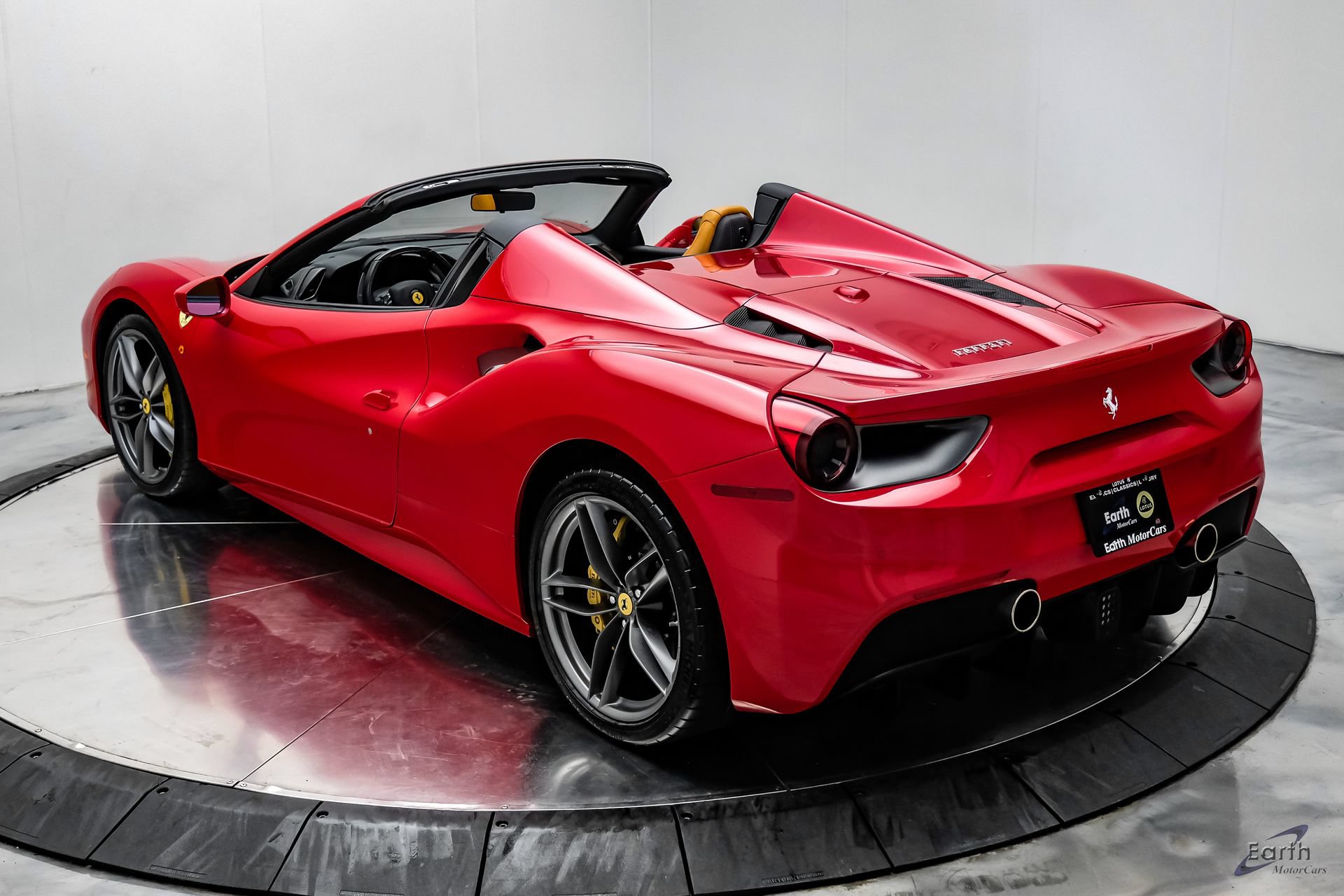 Used 2018 Ferrari 488 Spider RWD image 15