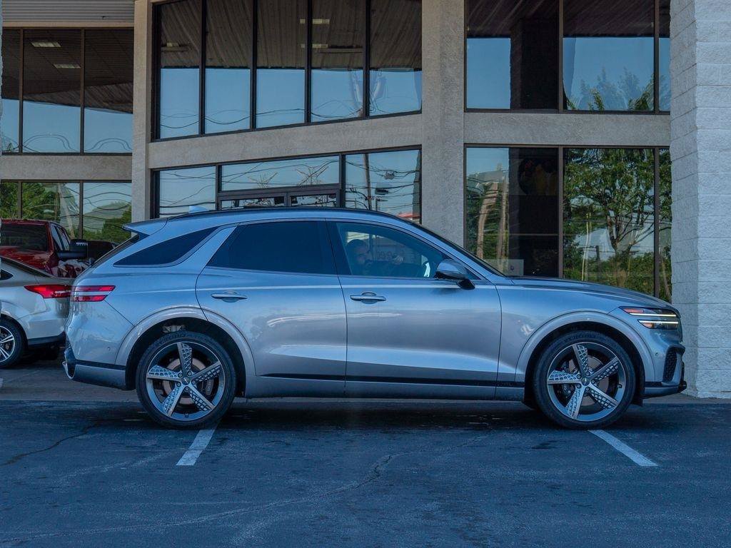 Used 2023 Genesis GV70 2.5T w/ Sport Prestige Package AWD/4WD image 2