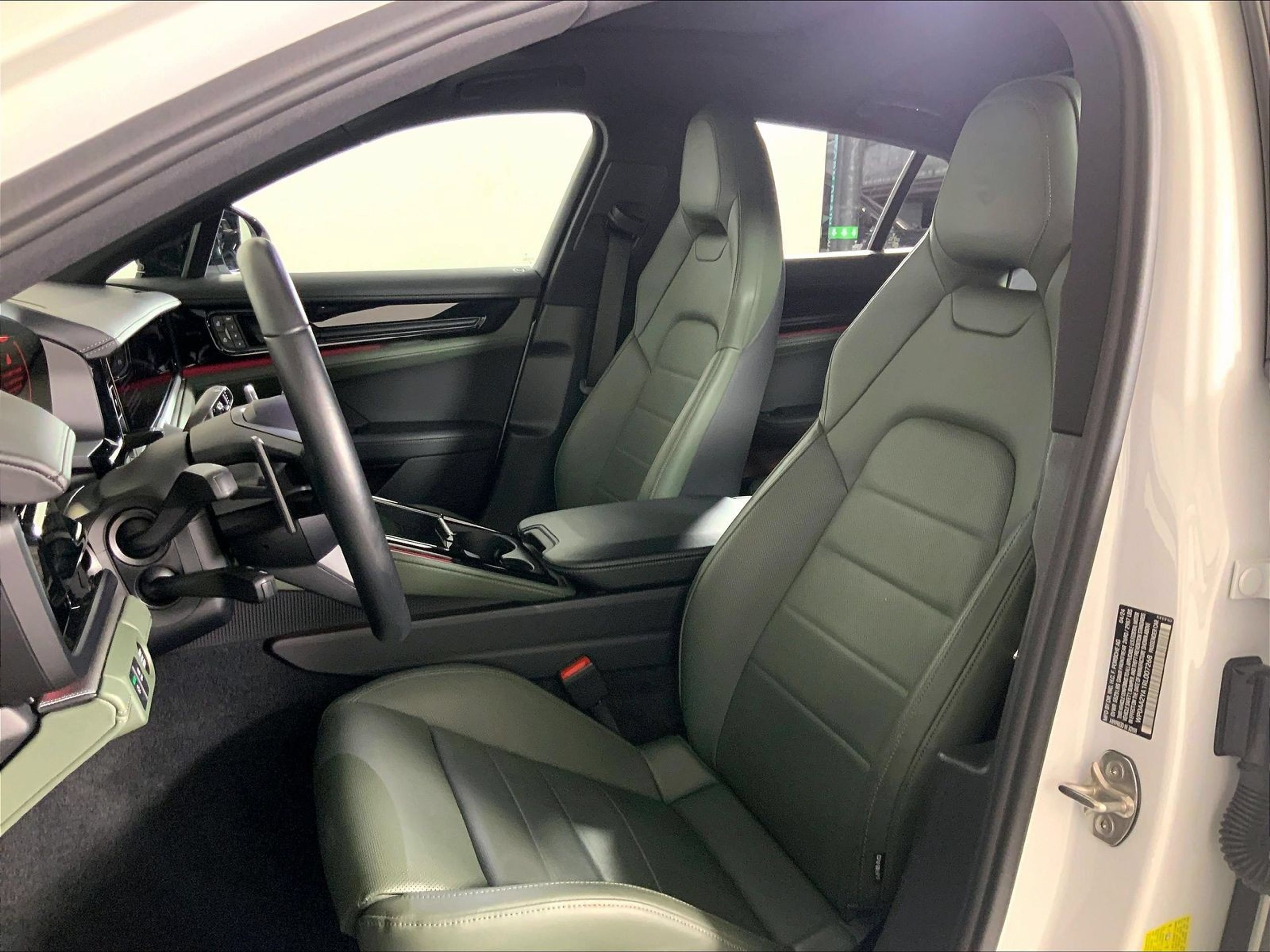 Certified 2024 Porsche Panamera 4 AWD/4WD image 5