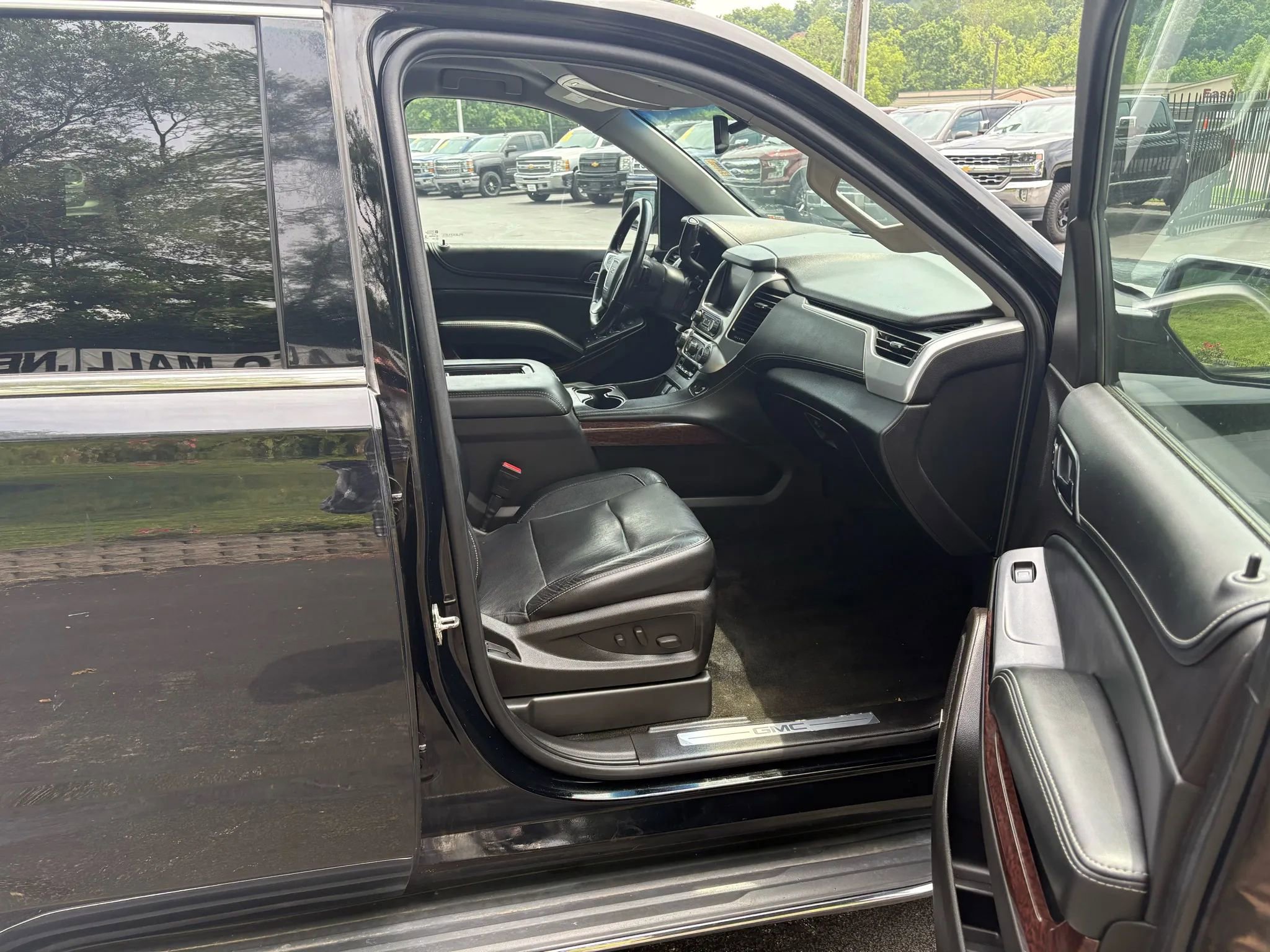 Used 2016 GMC Yukon SLT image 13