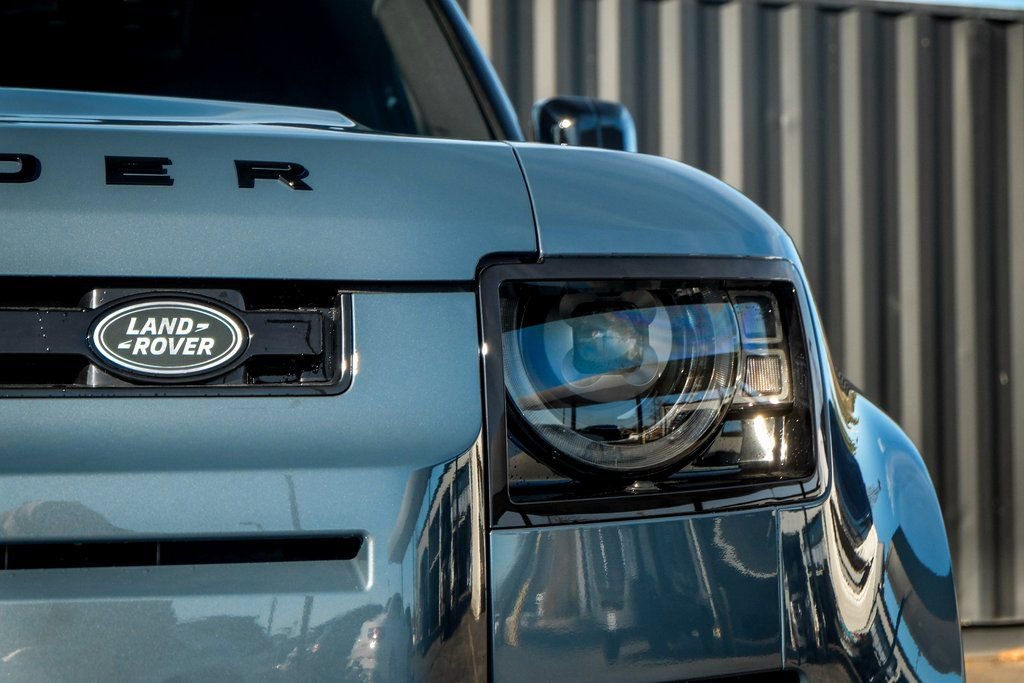 Used 2025 Land Rover Defender 110 S image 6