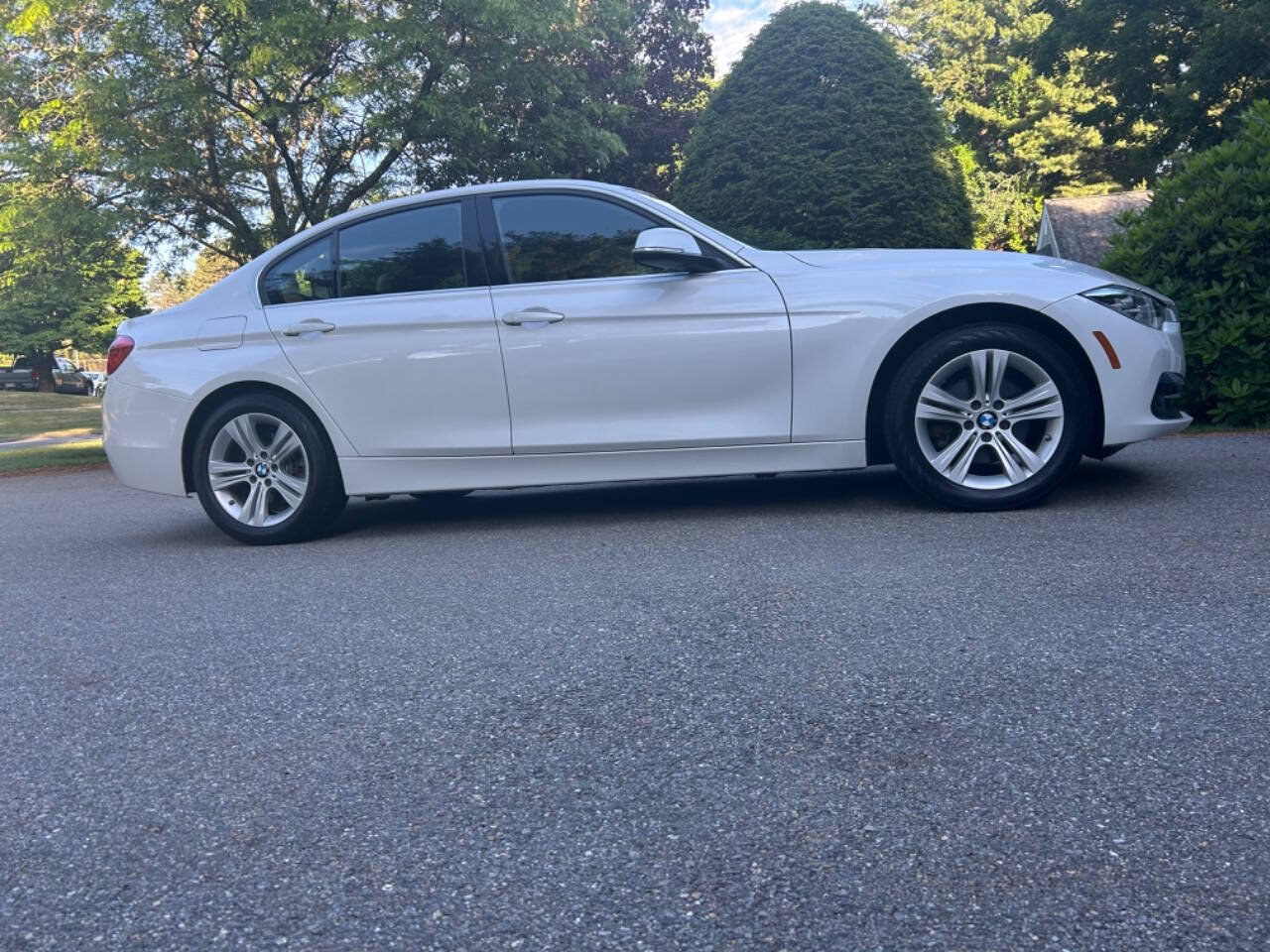 Used 2018 BMW 330i xDrive Sedan w/ Premium Package AWD/4WD image 19