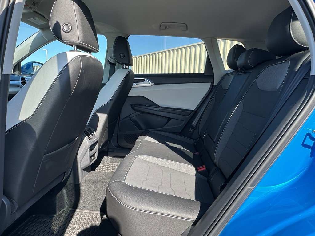 Used 2025 Volkswagen Taos SE image 10