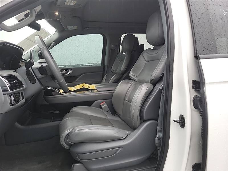 Used 2020 Lincoln Navigator L Reserve w/ Equipment Group 208A Reserve AWD/4WD image 7