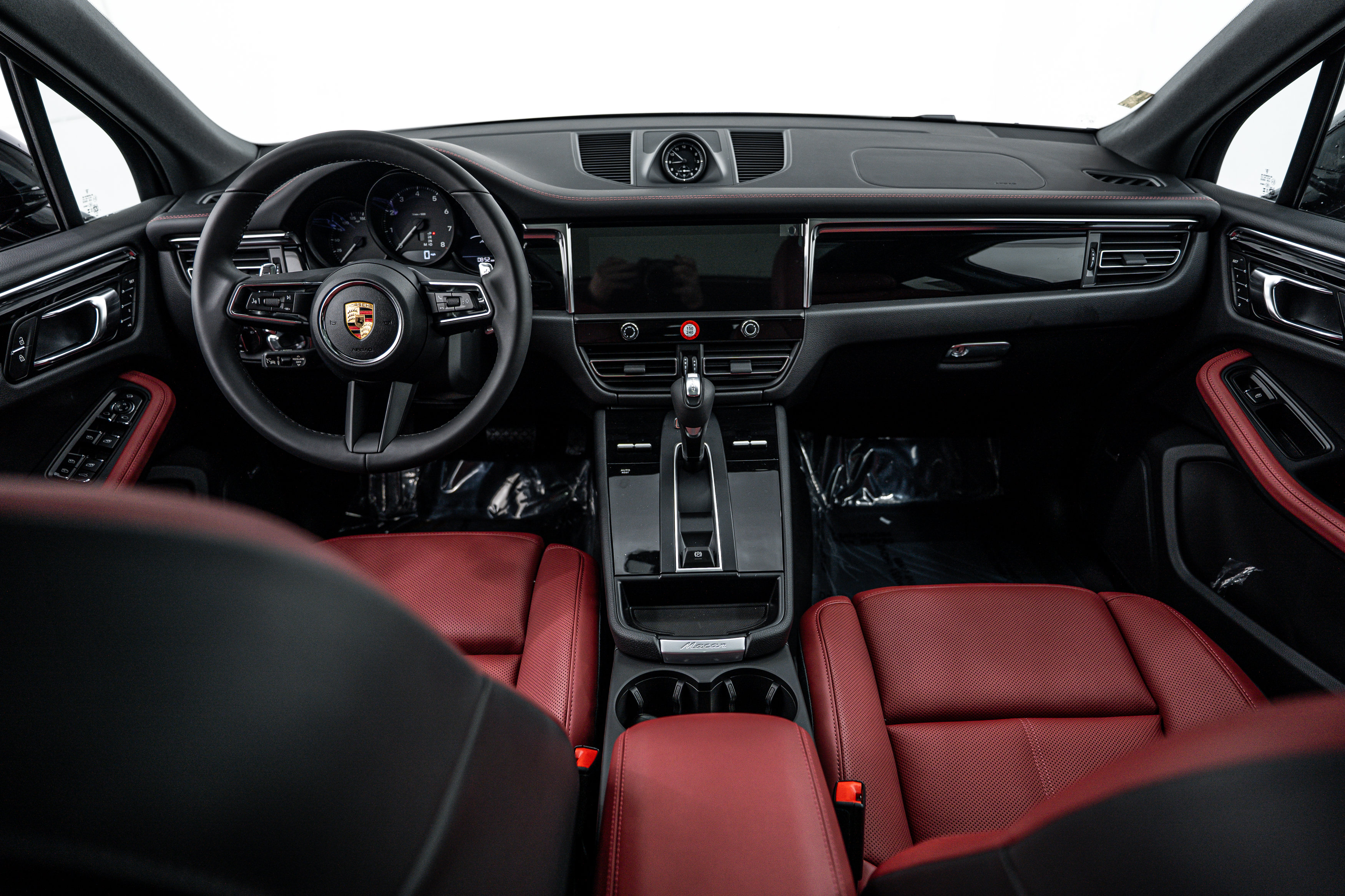 Certified 2026 Porsche Macan AWD/4WD image 23