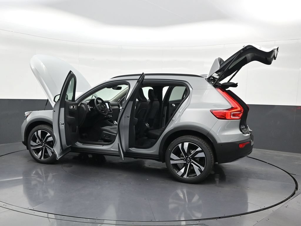 New 2026 Volvo XC40 B5 Plus AWD/4WD image 32