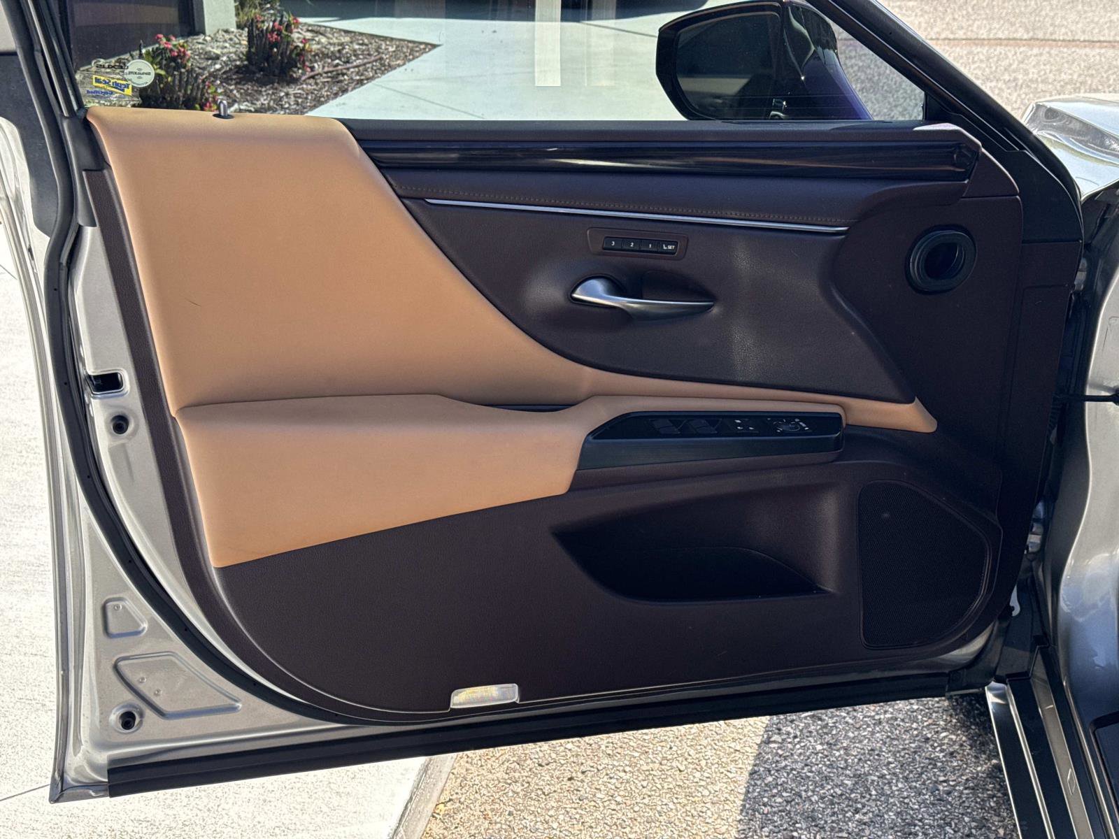Certified 2020 Lexus ES 350 w/ Premium Package image 17
