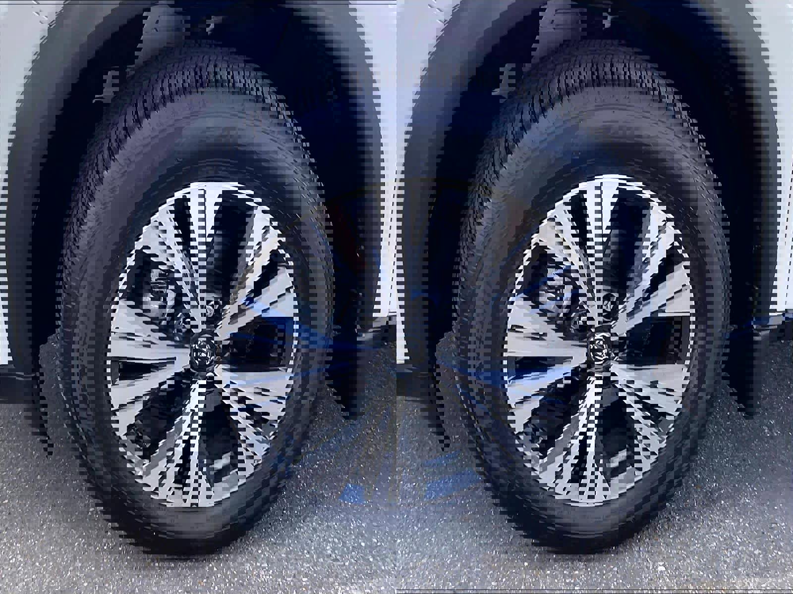 Used 2023 Nissan Rogue SV image 12