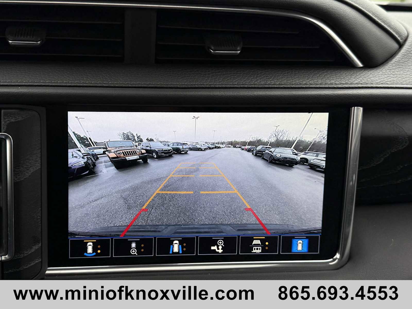 Used 2021 GMC Yukon XL Denali w/ Denali Premium Package image 28
