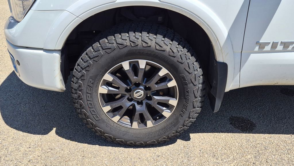 Used 2018 Nissan Titan PRO-4X w/ Pro-4x Convenience Package AWD/4WD image 7