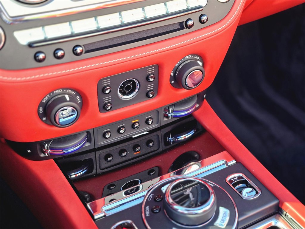 Used 2020 Rolls-Royce Dawn image 26