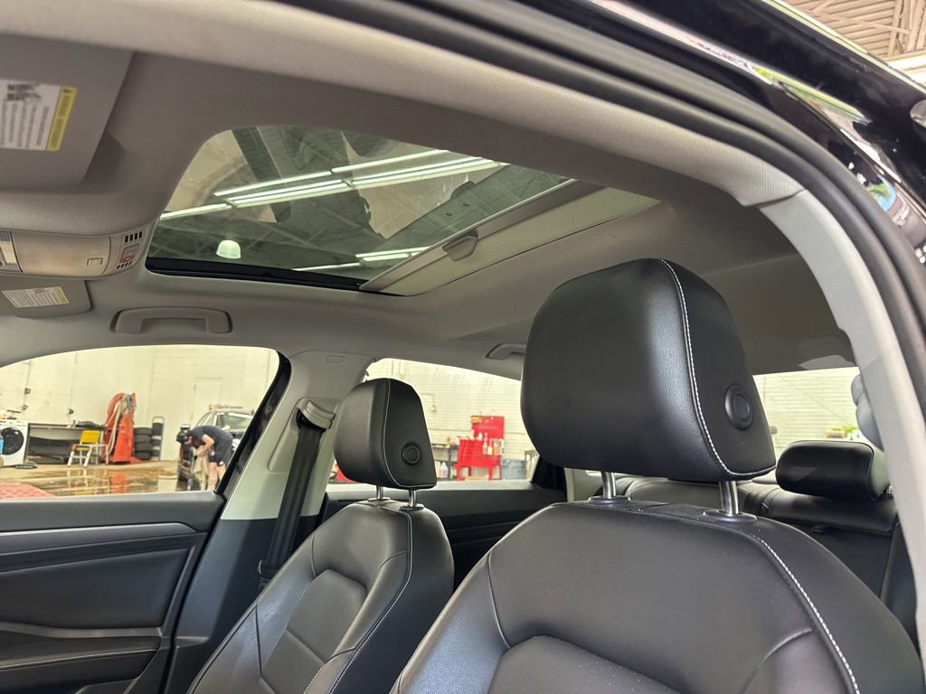 Used 2023 Volkswagen Jetta SE w/ Panoramic Sunroof Package FWD image 21