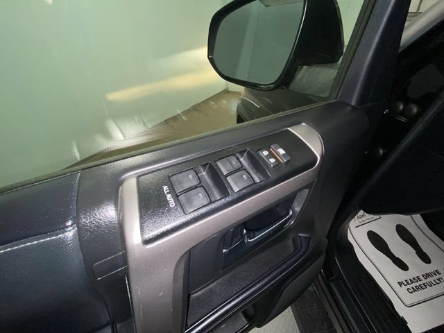 Used 2020 Toyota 4Runner SR5 AWD/4WD image 13