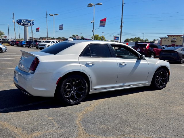 Used 2020 Chrysler 300 S RWD image 8