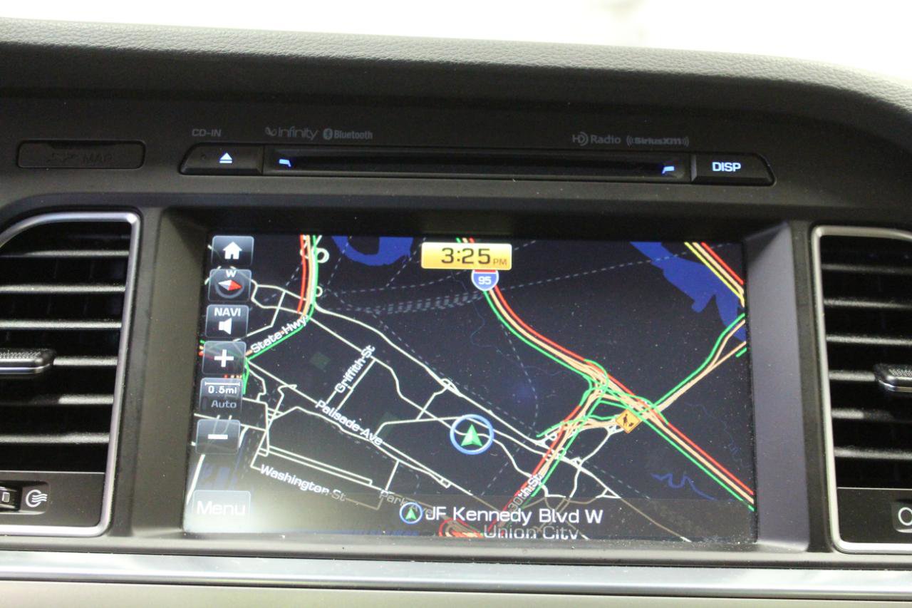 Used 2015 Hyundai Sonata Limited w/ Option Group 06 FWD image 17