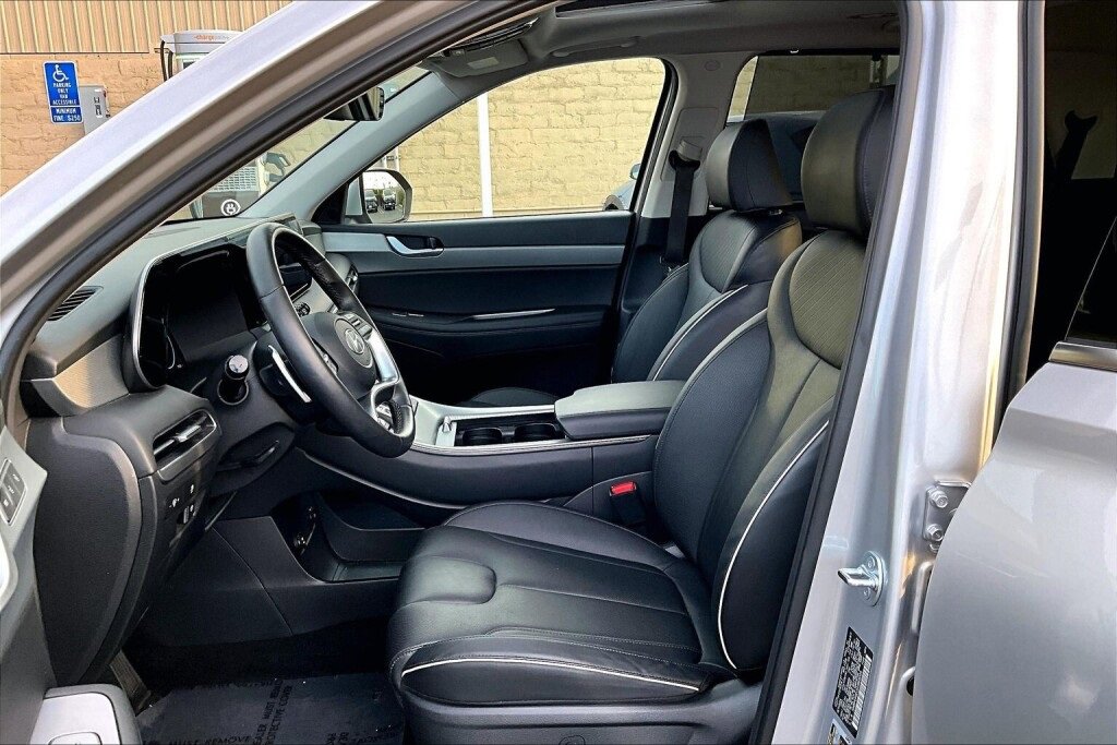 Certified 2025 Hyundai Palisade SEL image 14