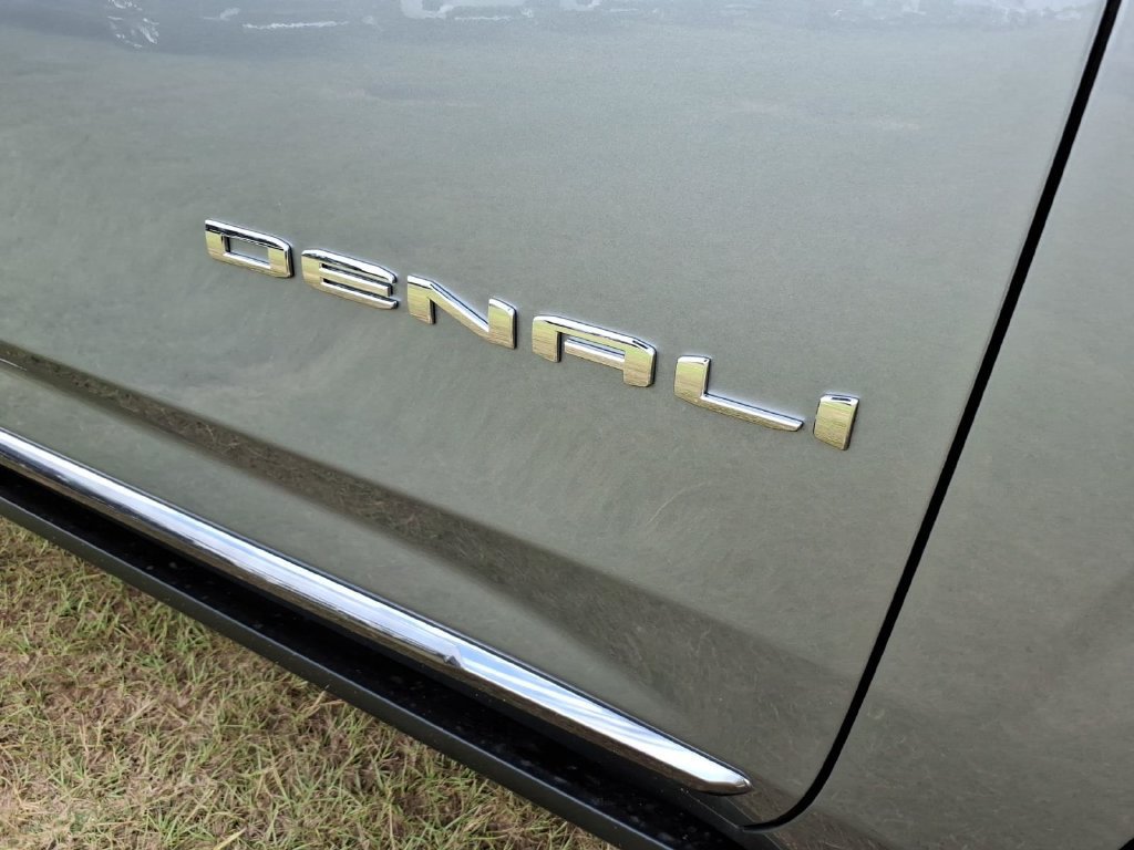 New 2026 GMC Yukon XL Denali Ultimate AWD/4WD image 11