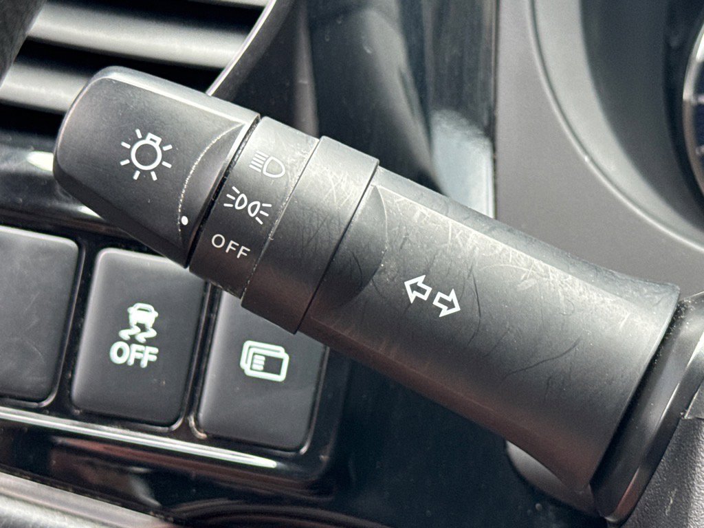 Used 2020 Mitsubishi Outlander ES image 17