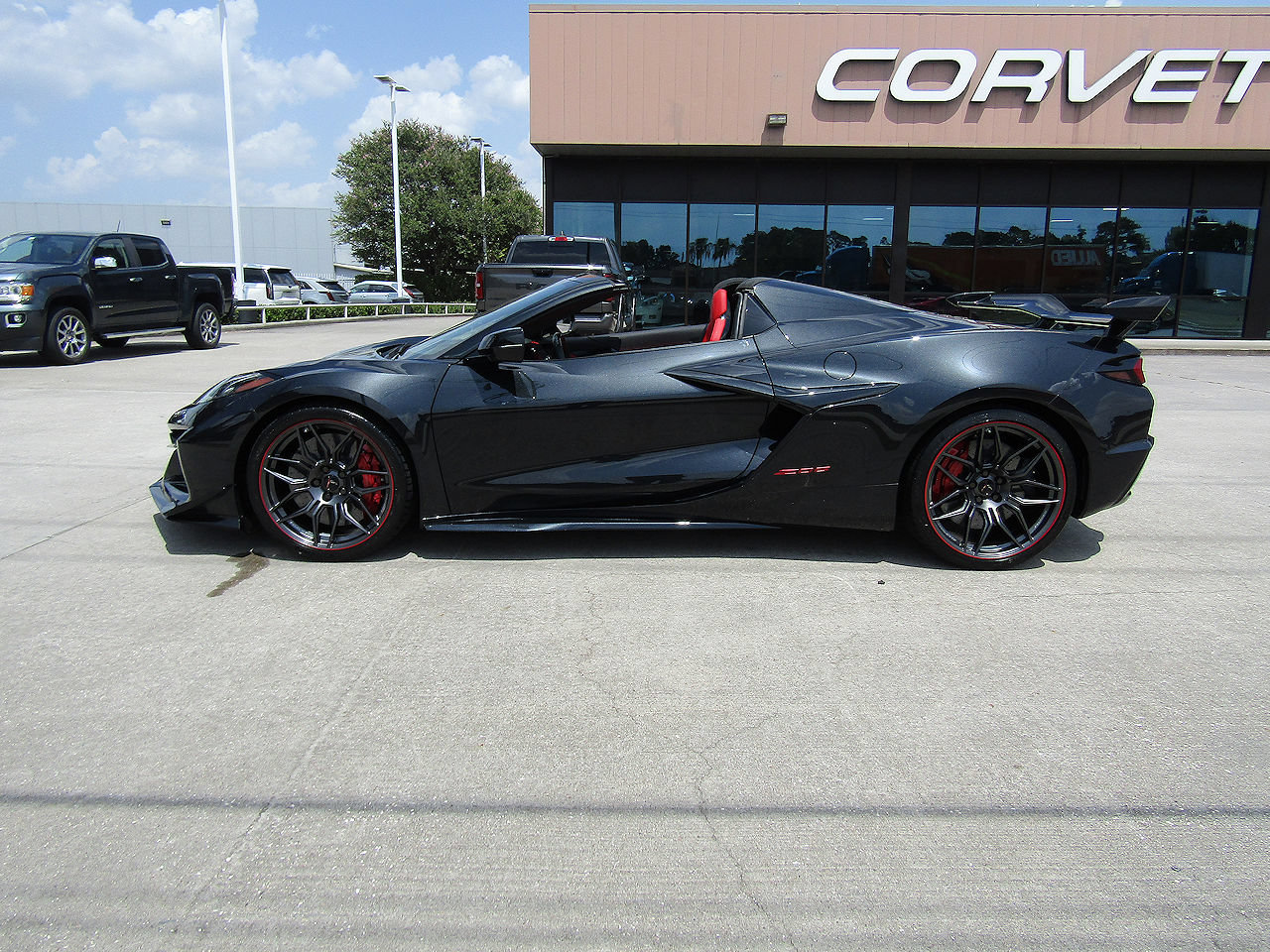 Used 2024 Chevrolet Corvette Z06 w/ Z07 Performance Package RWD image 8