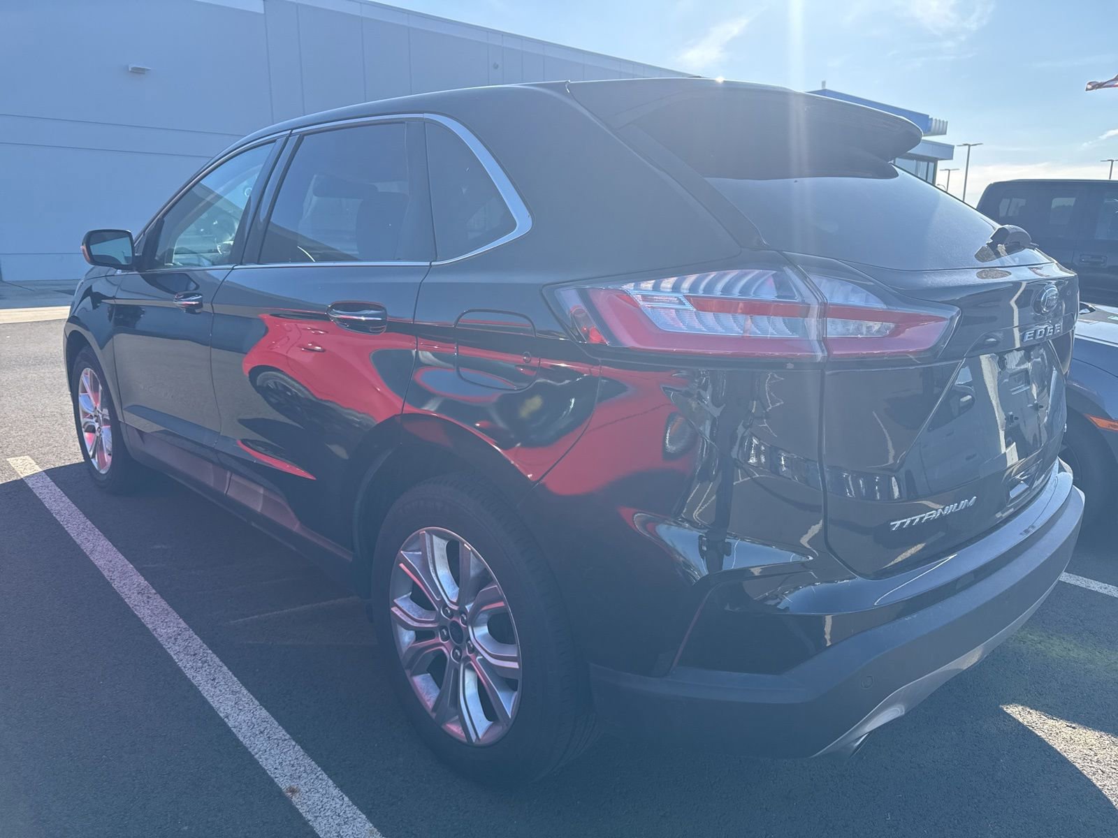 Used 2022 Ford Edge Titanium image 3