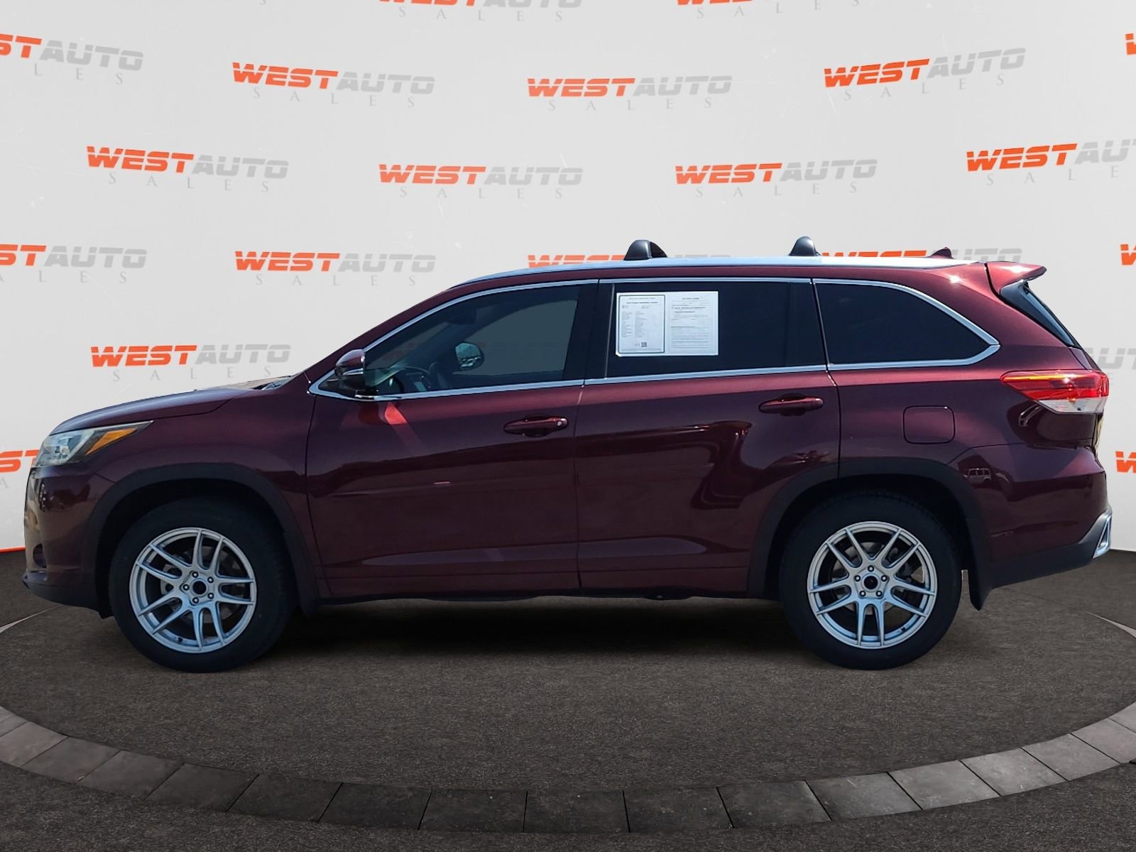 Used 2019 Toyota Highlander Limited AWD/4WD image 2