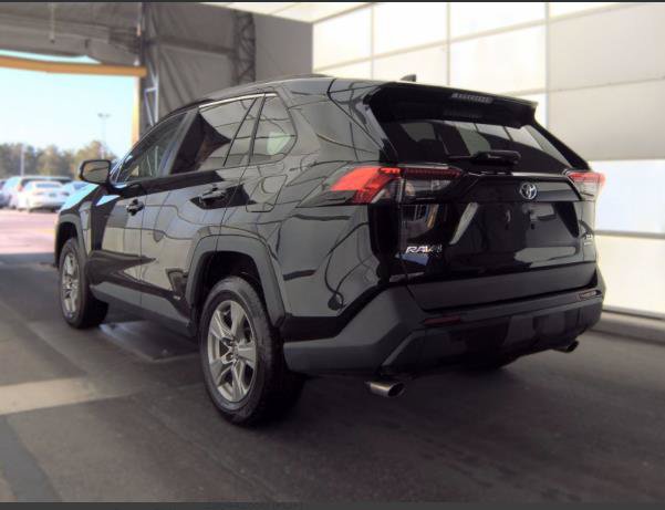 Used 2022 Toyota RAV4 XLE w/ Convenience Package AWD/4WD image 3