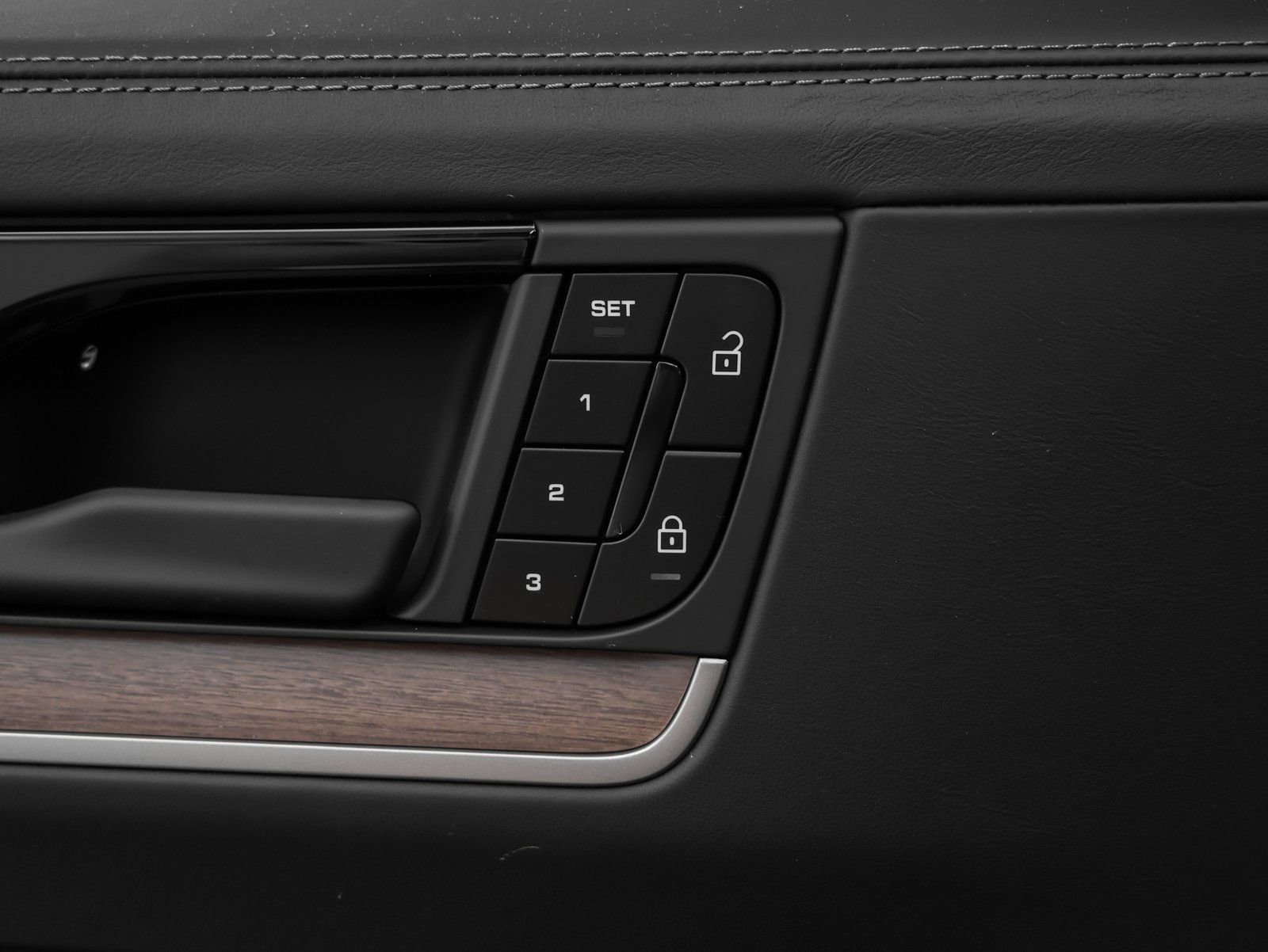 Certified 2025 Porsche Cayenne image 29