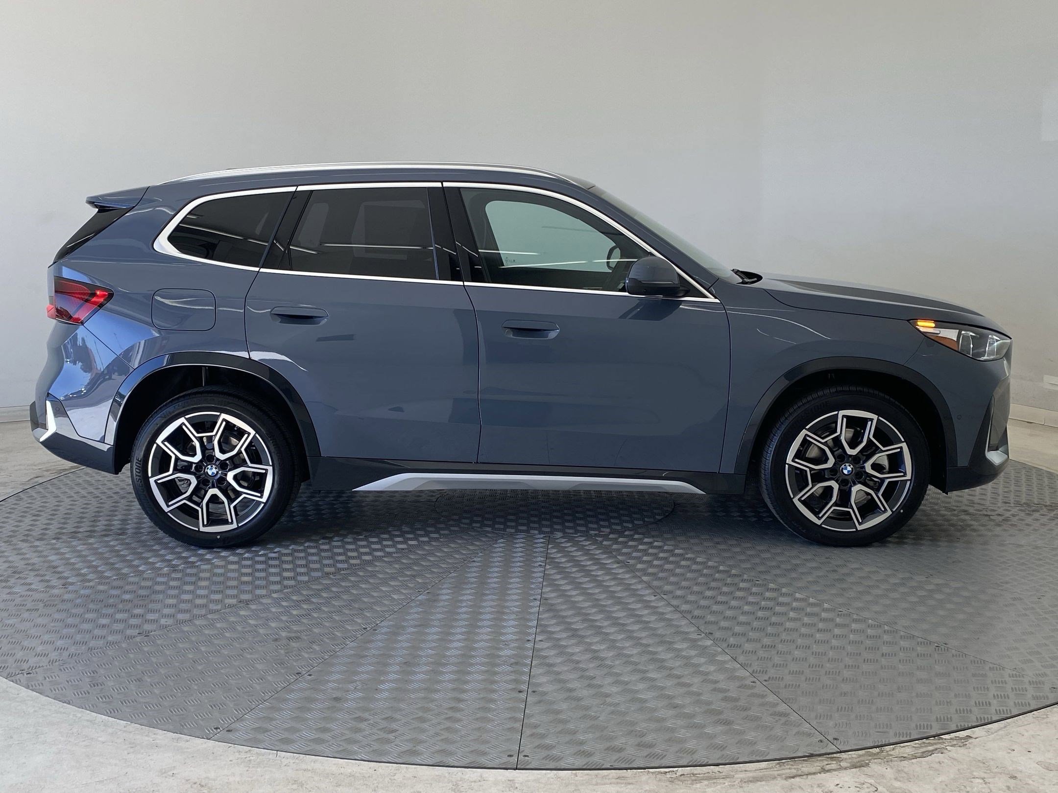 Used 2025 BMW X1 xDrive28i w/ Technology Package image 7