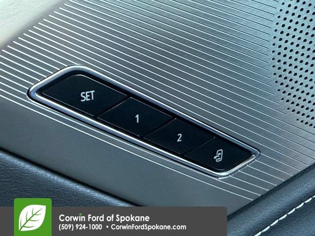 Used 2024 Chevrolet Corvette Z06 RWD image 18