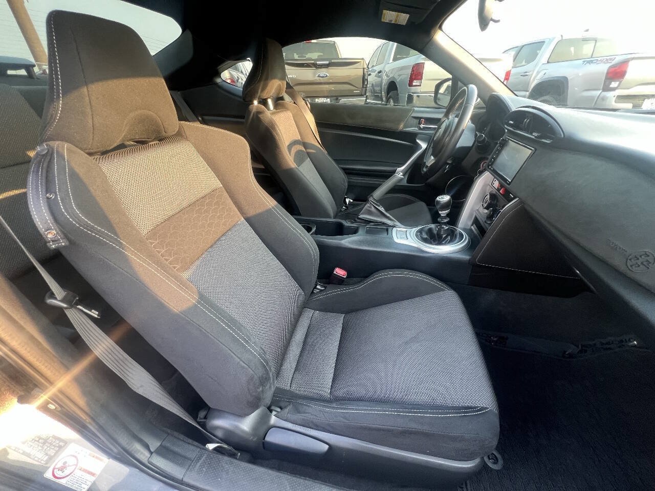 Used 2017 Toyota 86 RWD image 7