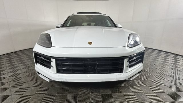Used 2024 Porsche Cayenne AWD/4WD image 7
