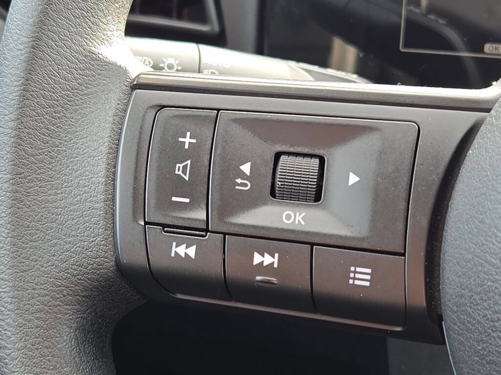 Used 2025 Nissan Kicks S AWD/4WD image 24