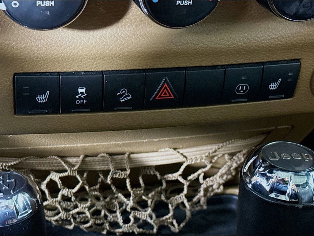 Used 2014 Jeep Wrangler Rubicon w/ Power Convenience Group image 10