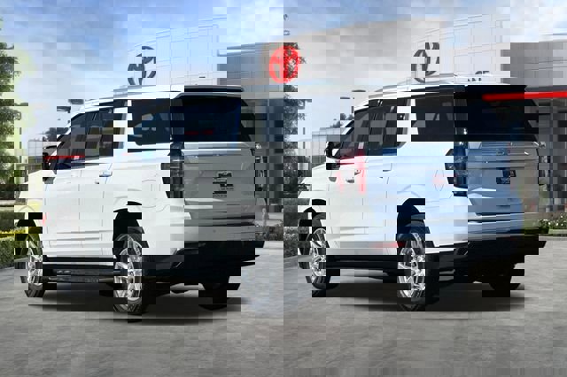 Used 2023 Chevrolet Suburban LT AWD/4WD image 6