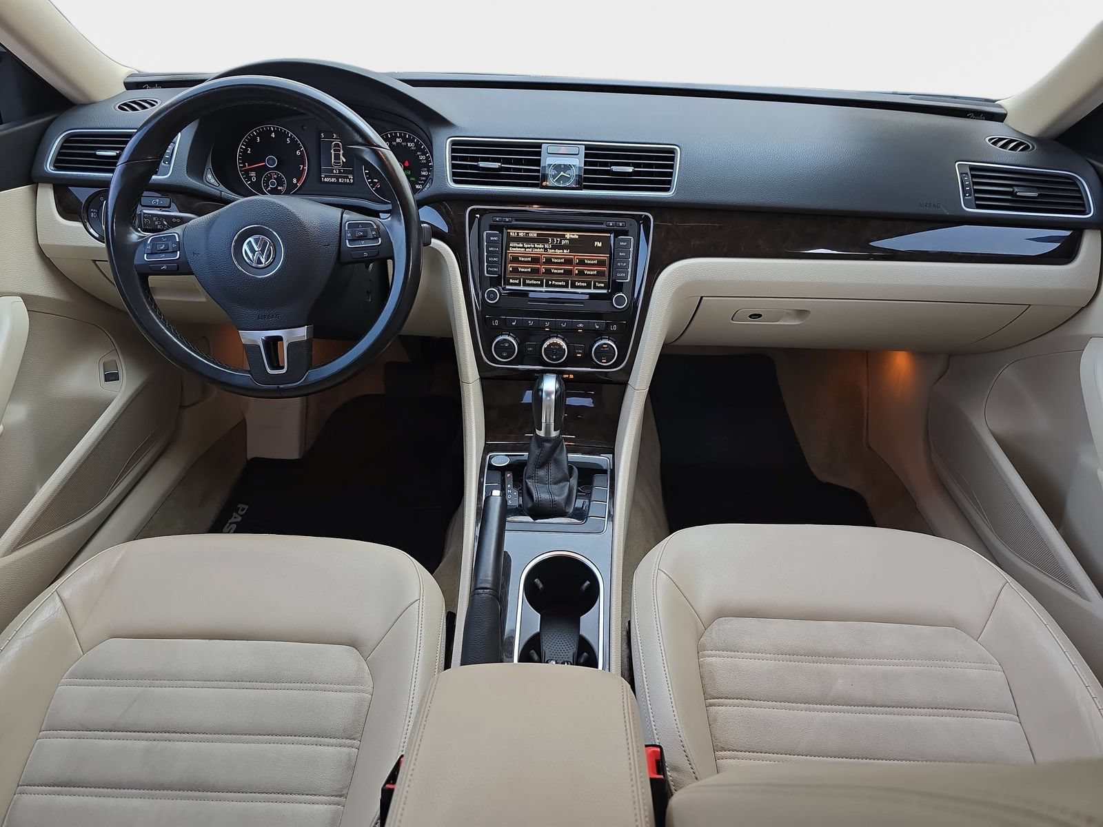 Used 2015 Volkswagen Passat 1.8T SEL Premium FWD image 10