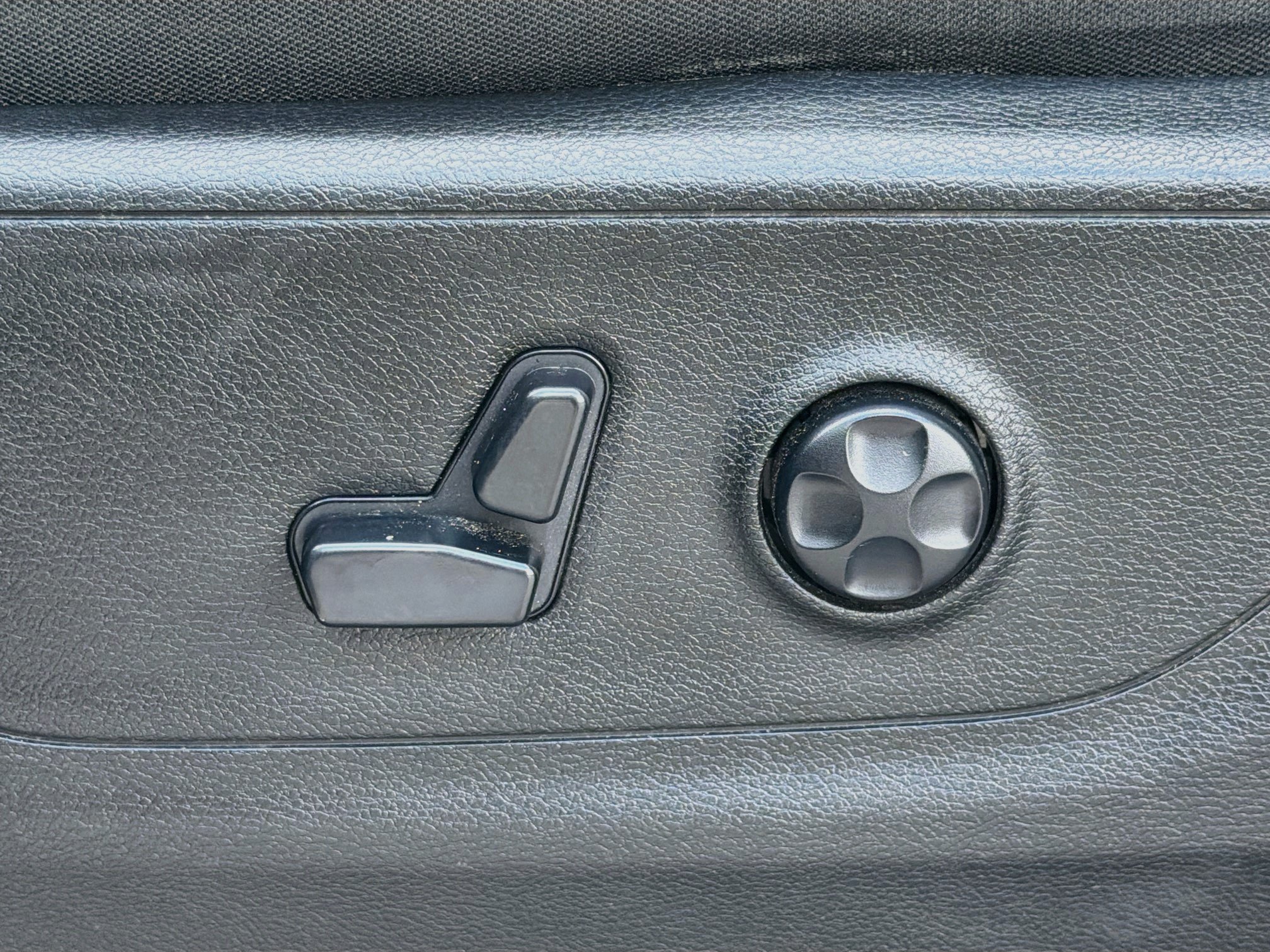 Used 2021 RAM 1500 4x4 Crew Cab image 23