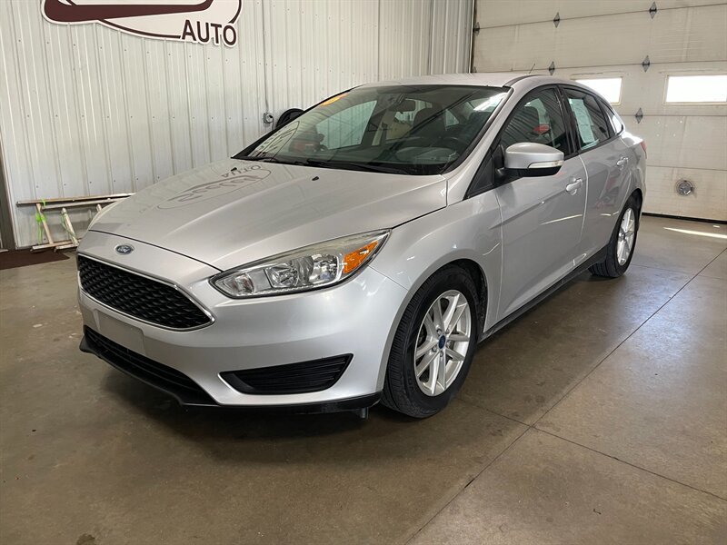 Used 2016 Ford Focus SE w/ SE Cold Weather Package FWD image 2