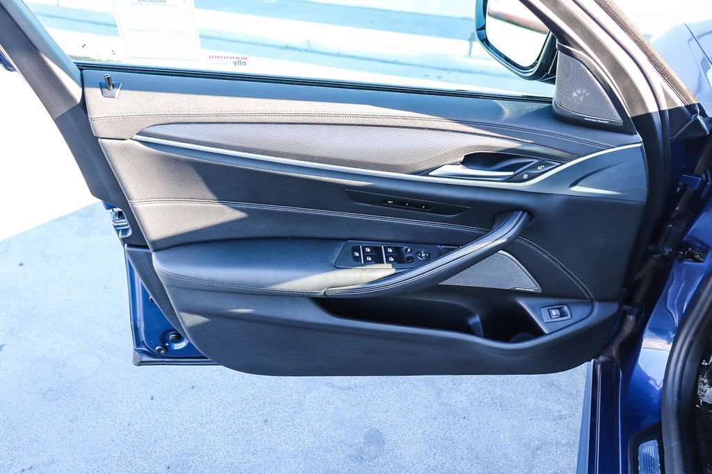 Used 2023 BMW M550i xDrive AWD/4WD image 25