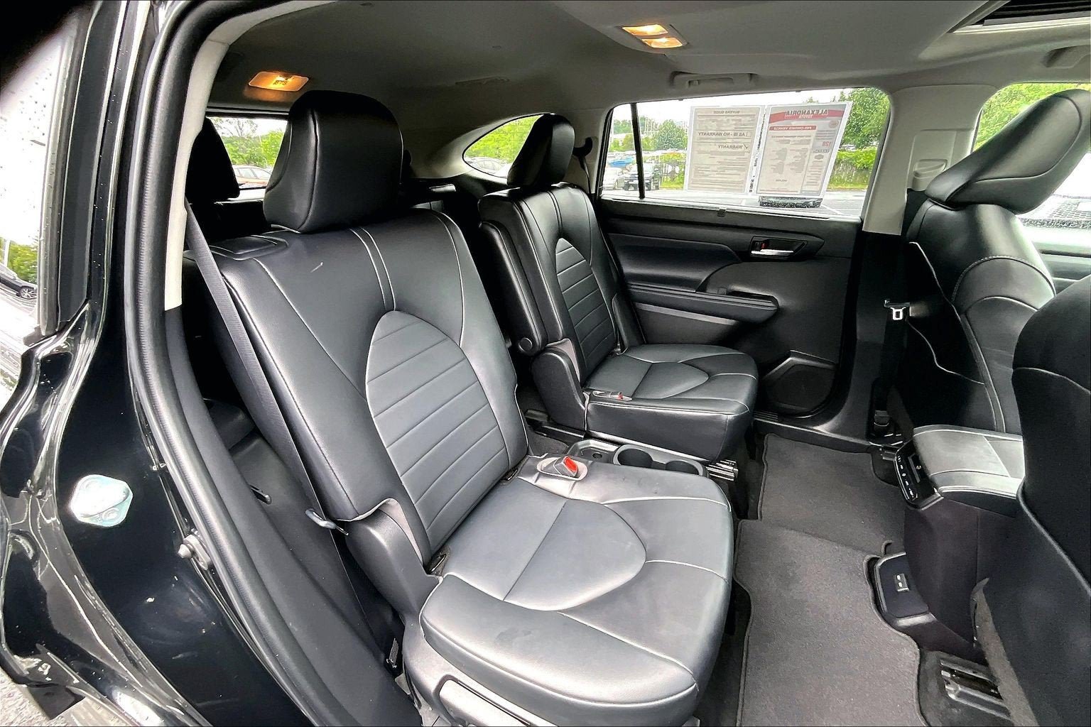 Used 2022 Toyota Highlander XLE AWD/4WD image 26
