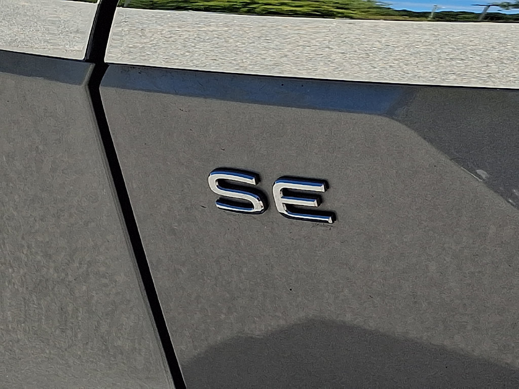 Used 2025 Volkswagen Atlas SE AWD/4WD image 33