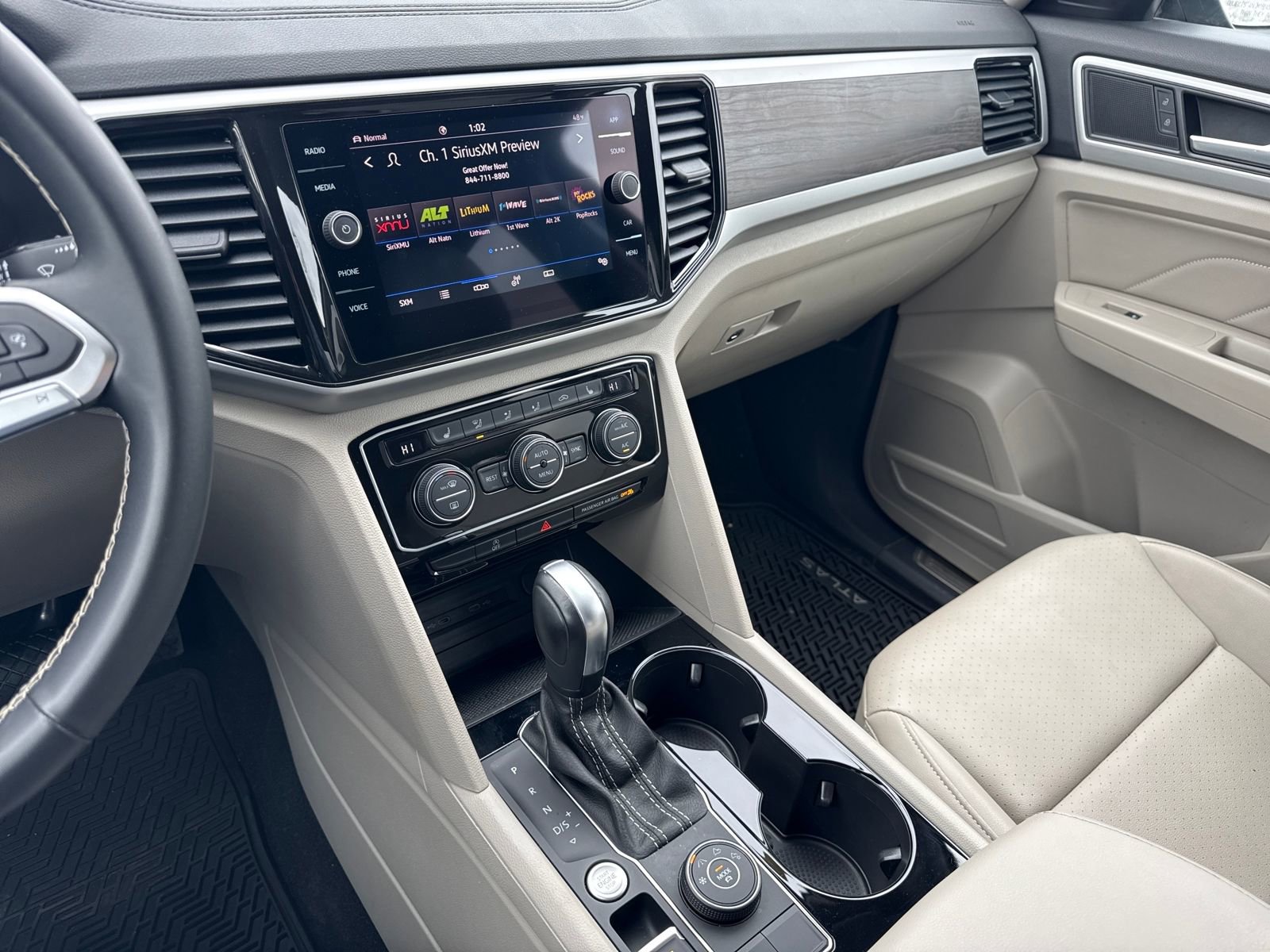 Certified 2023 Volkswagen Atlas SE w/ Black Wheel Package image 18
