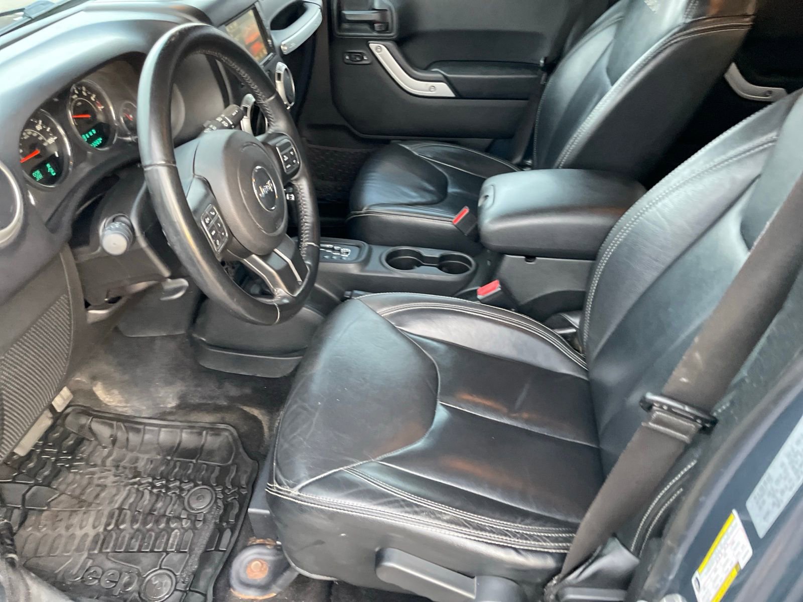 Used 2017 Jeep Wrangler Unlimited Sahara w/ Connectivity Group image 19