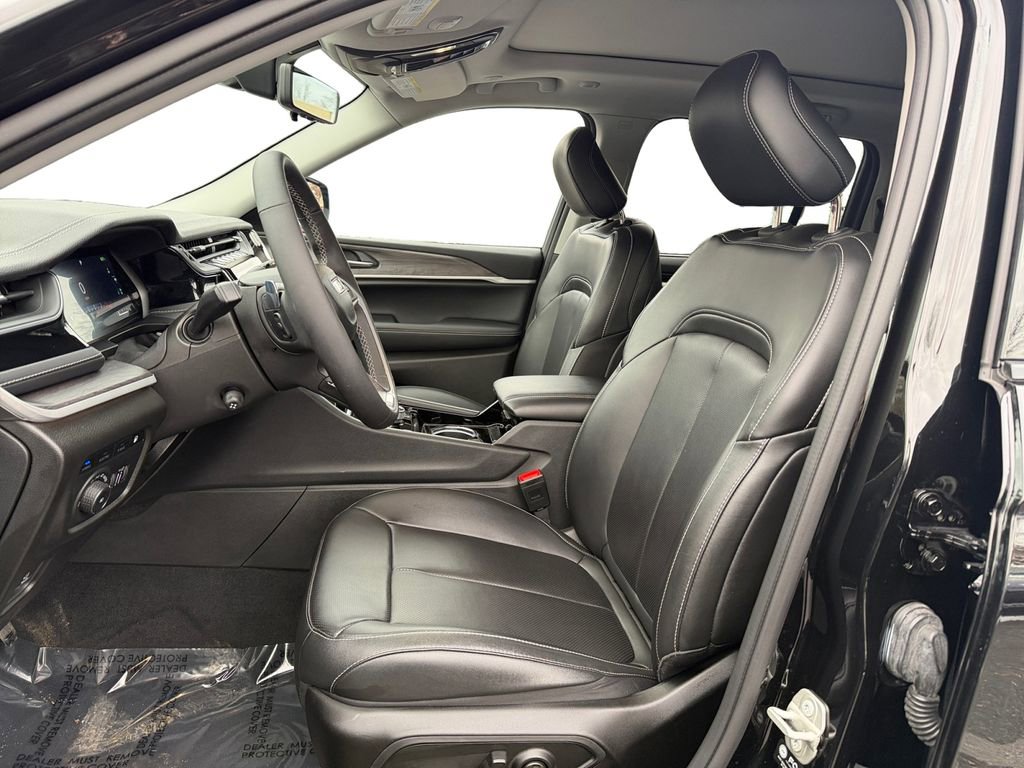 Used 2023 Jeep Grand Cherokee 4WD 4xe w/ Luxury Tech Group II image 9