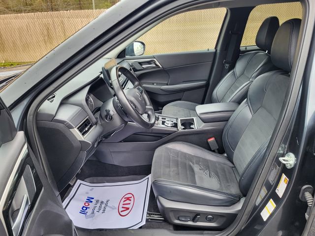 Used 2024 Mitsubishi Outlander SE image 12